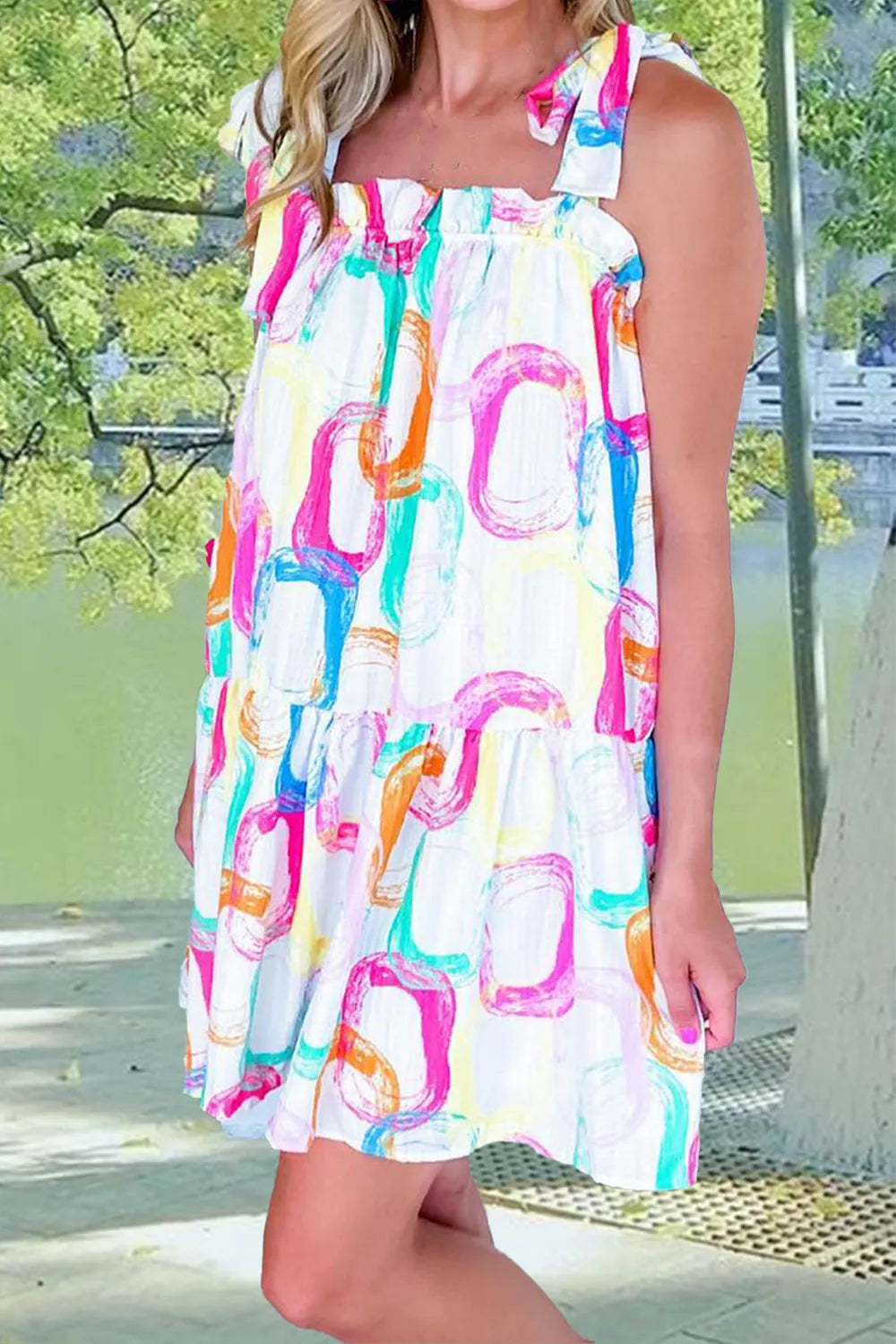 Tied printed sleeveless mini dress made of 100% polyester with no stretch and machine washable