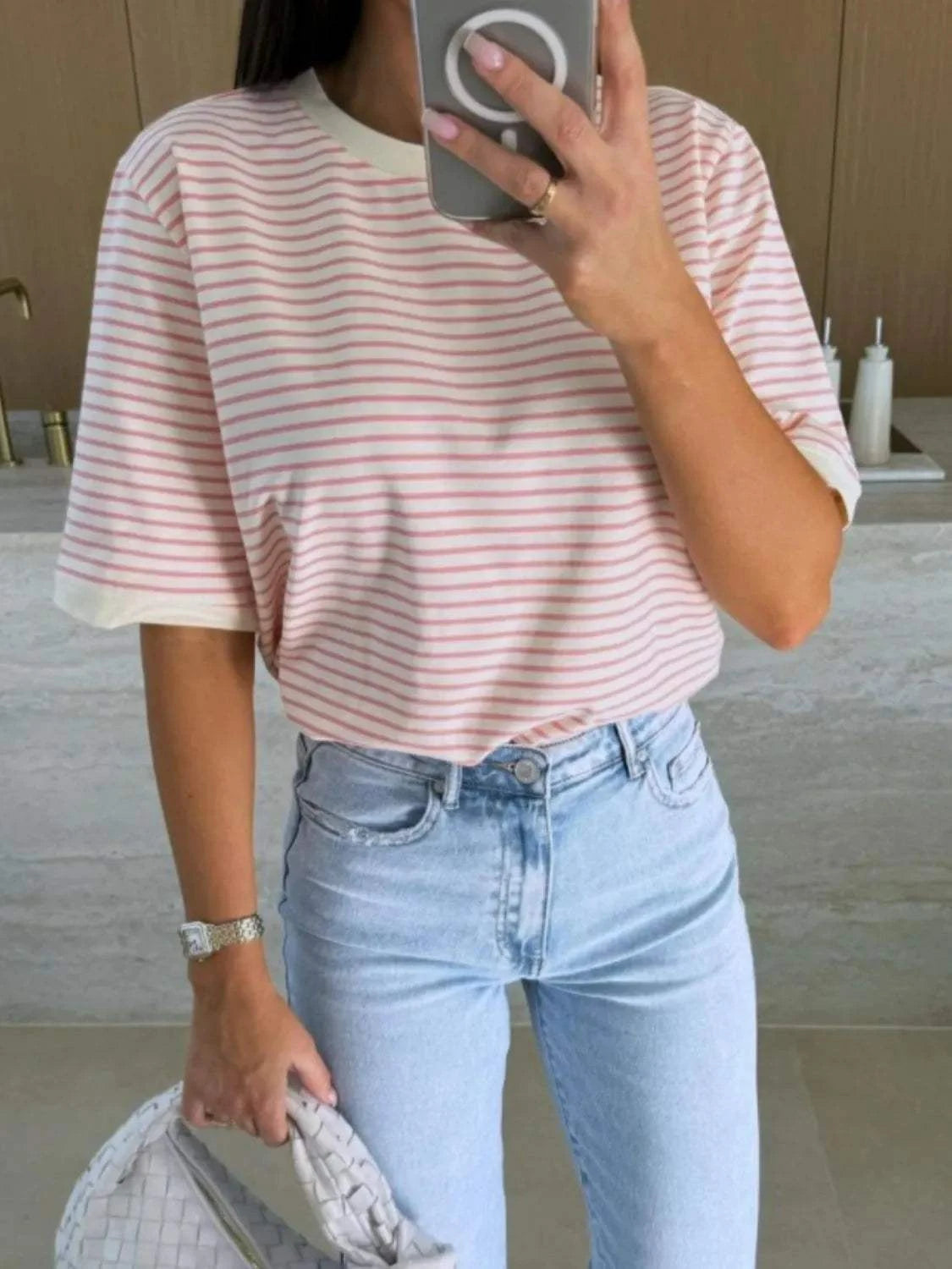 Striped round neck short sleeve t-shirt made of 100% polyester with slight stretch and basic style