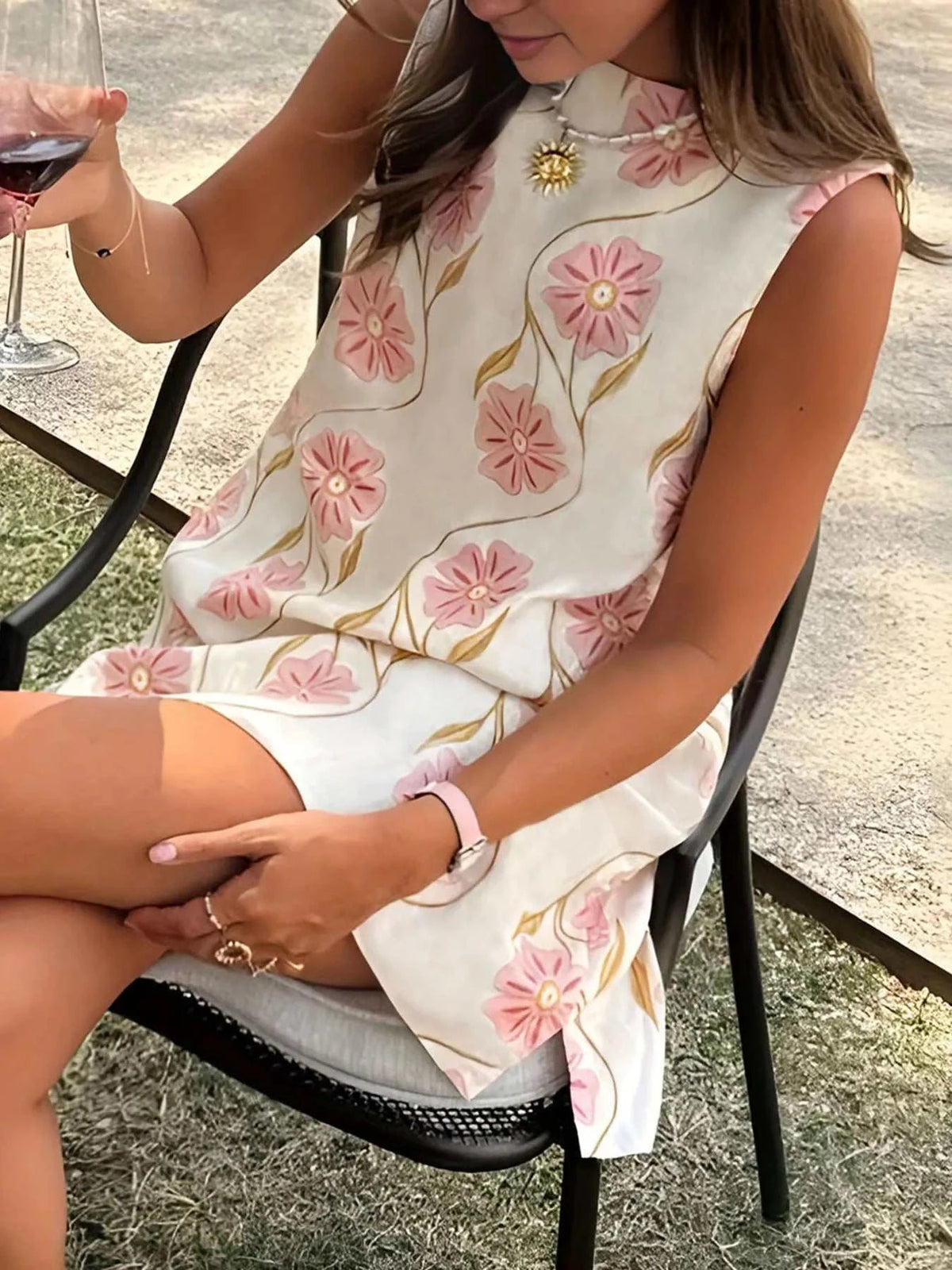 Floral pattern sleeveless mini dress in basic style with 100% polyester fabric